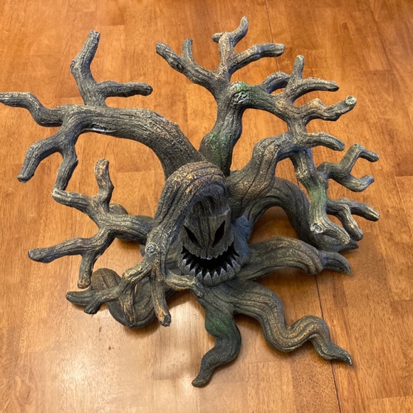 Large scary tree - Picture 3 of 4